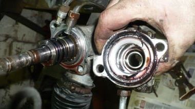 Замена сальника руля Роллс Ройс Давн